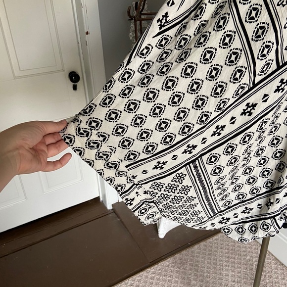 Forever 21 Pom Pom duster - Picture 6 of 10